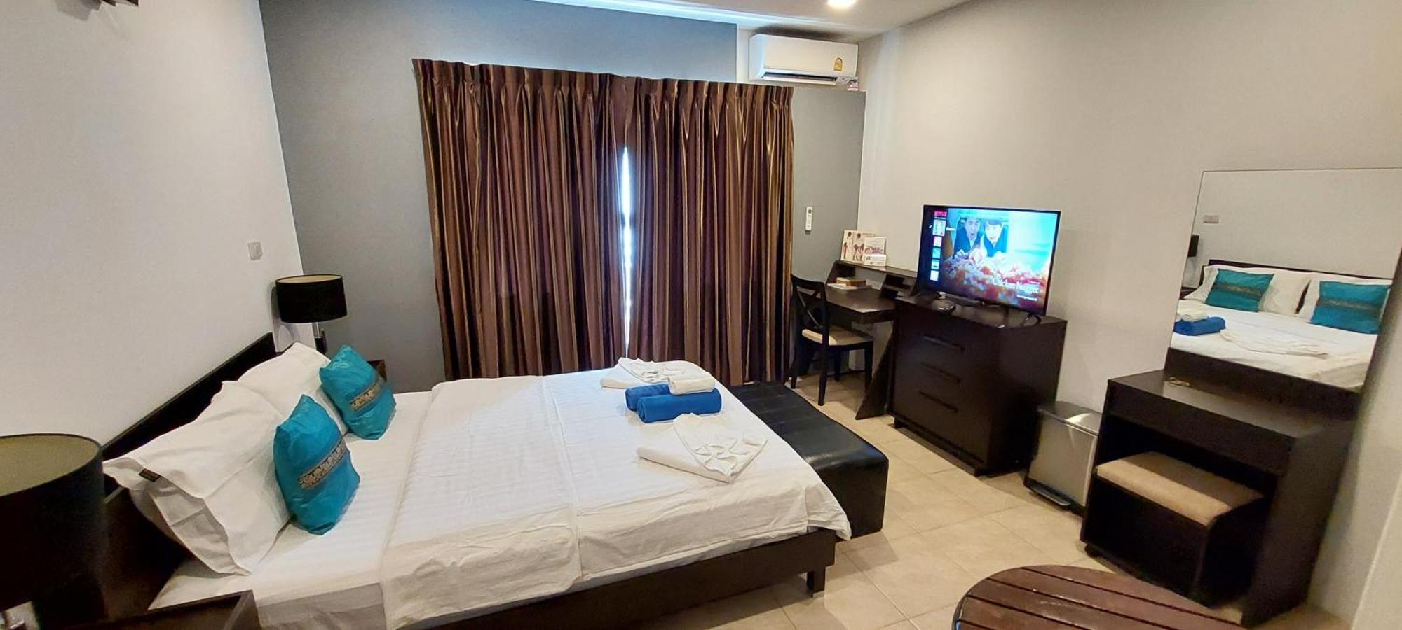Cafe De Paris Hotel Patong Luaran gambar