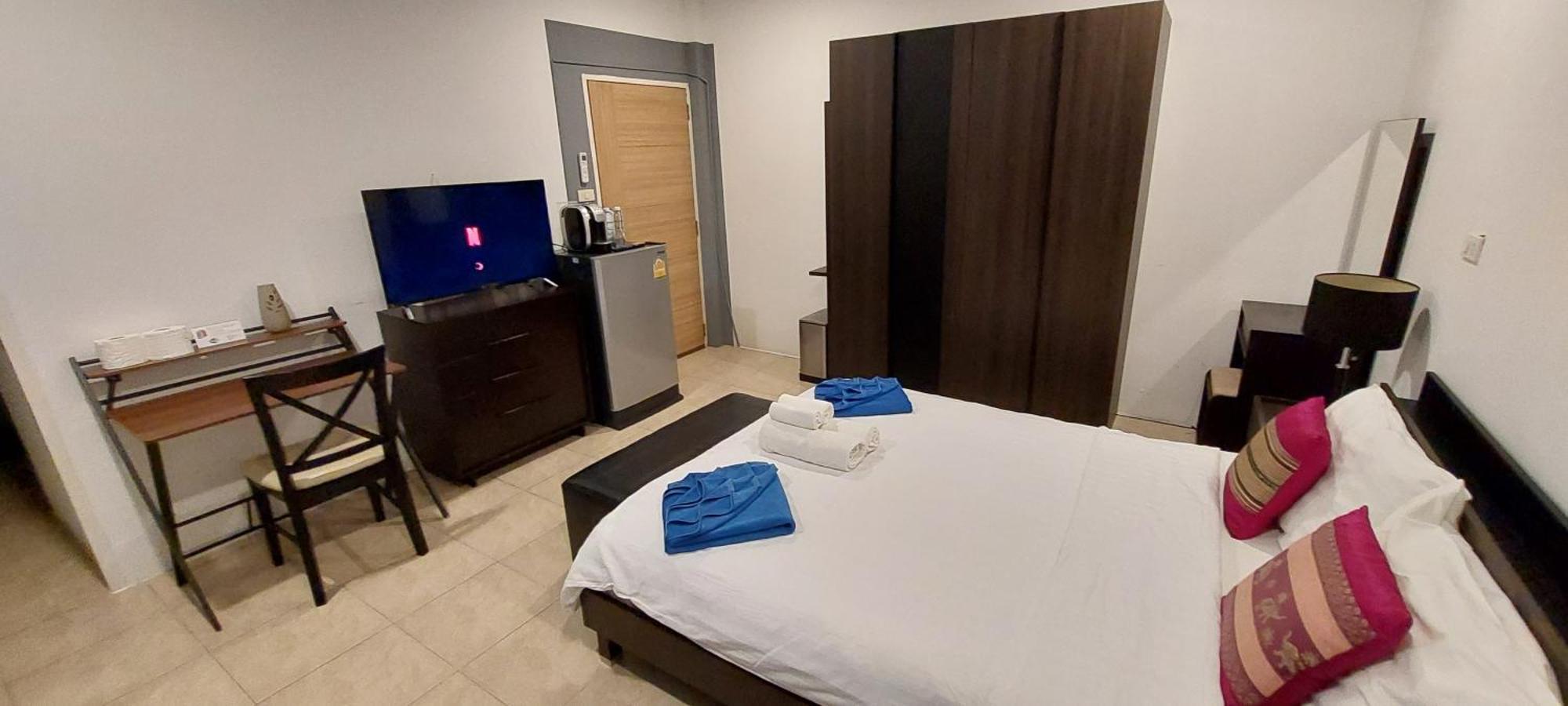 Cafe De Paris Hotel Patong Luaran gambar