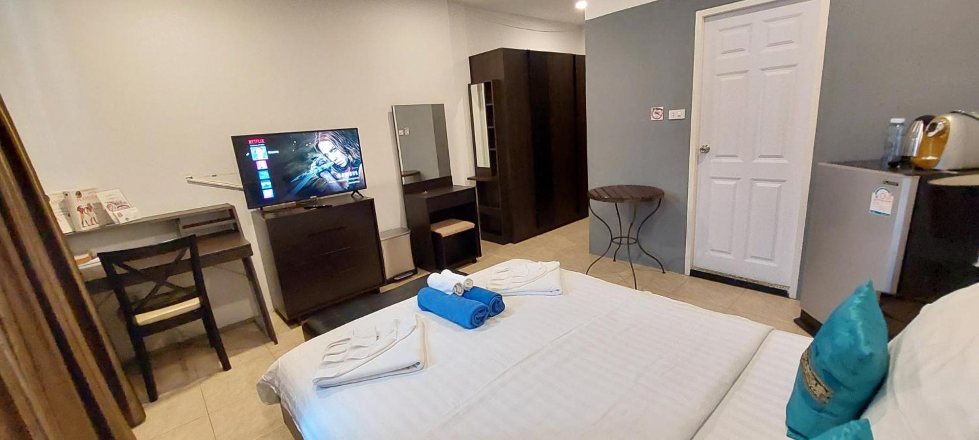 Cafe De Paris Hotel Patong Luaran gambar