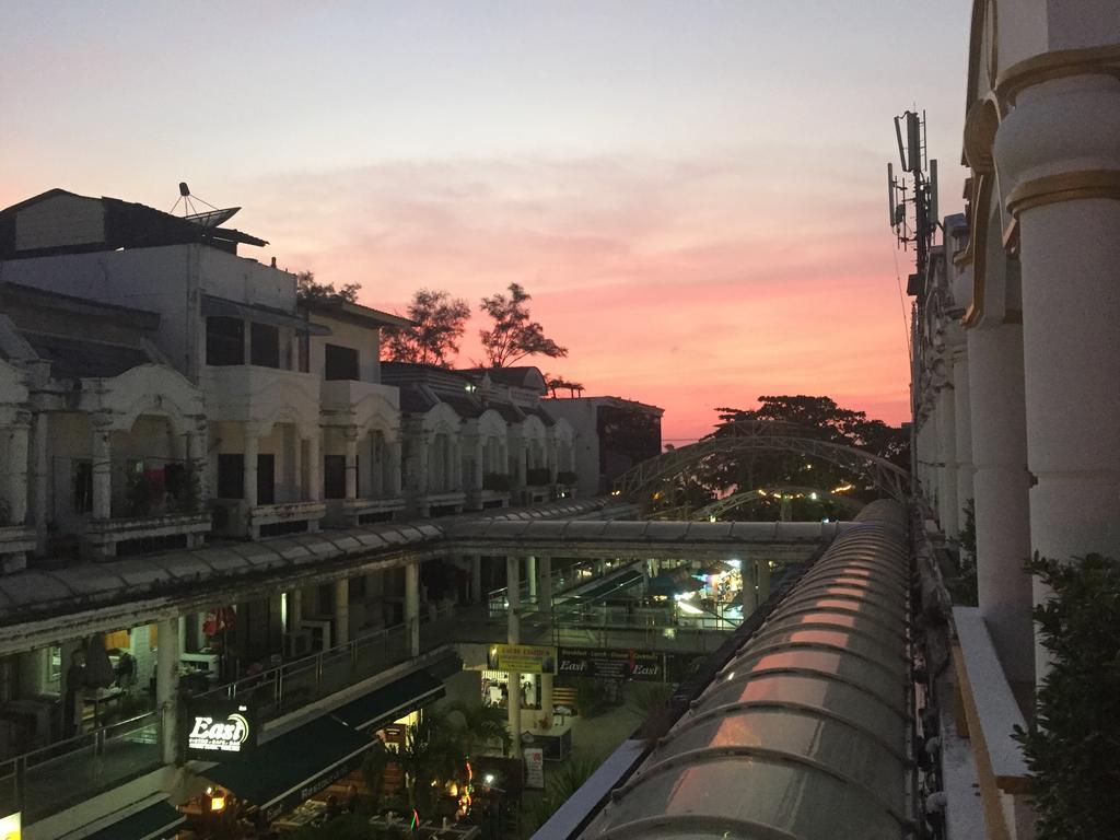 Cafe De Paris Hotel Patong Luaran gambar