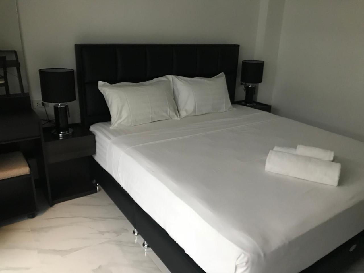 Cafe De Paris Hotel Patong Luaran gambar